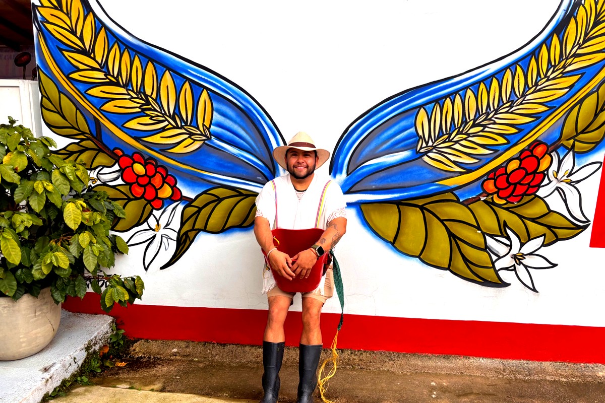 Coffee farm mural — entrance