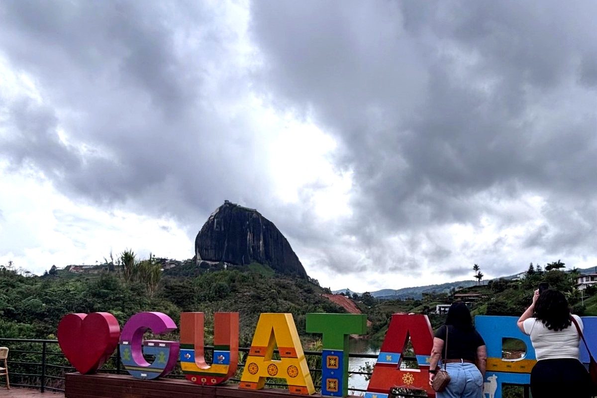 I Love Guatapé sign with La Piedra